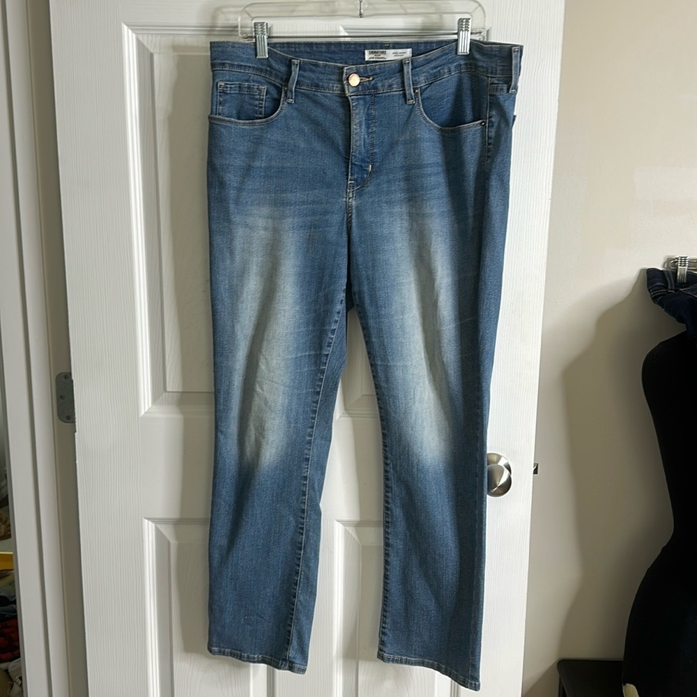 Signature Levi Strauss totally shaping straight size 14 S/W 32L 30